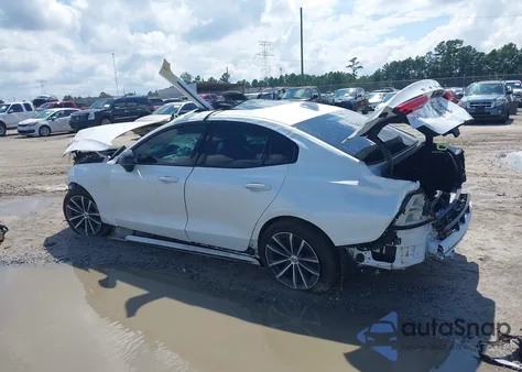 2022 Volvo S60 B5 Momentum из США, поврежденный, VIN 7JRL12FZ5NG162668